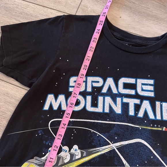 Retro space mountain graphic tee - Picture 2 of 4